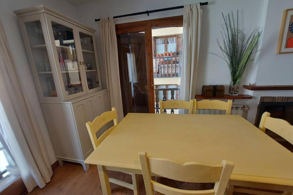 Casa Bihotz - Bonito Y Centrico Apartamento Con Garaje En Sallent Sallent De Gallego Exterior photo