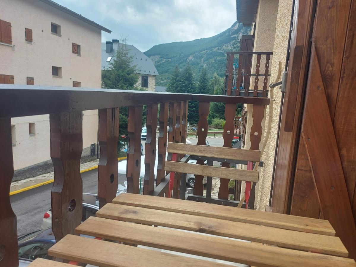 Casa Bihotz - Bonito Y Centrico Apartamento Con Garaje En Sallent Sallent De Gallego Exterior photo